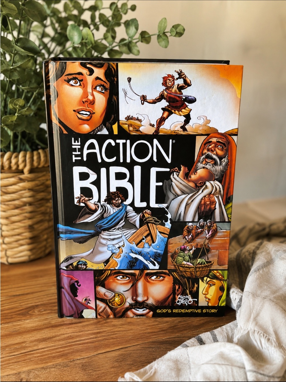 The Action Bible - Graphic Story Edition (Multicolor)